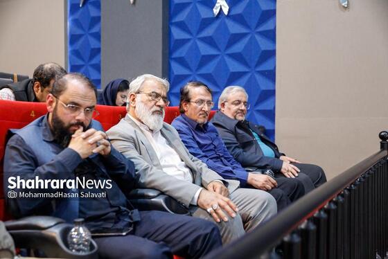گزارش تصویری | مرور نقاشی‌ دیواری‌های احمد منصوب در «میدان هنر»