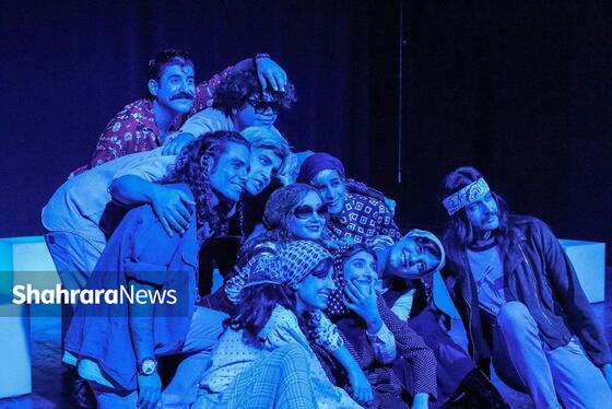 نگاهی به نمایش «کمپانی فیلم‌سازی آقای داتان» | جستجوی حقیقت در دنیای پیچیده ذهن انسان