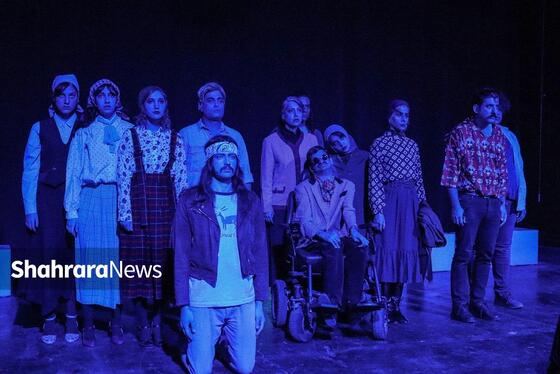 نگاهی به نمایش «کمپانی فیلم‌سازی آقای داتان» | جستجوی حقیقت در دنیای پیچیده ذهن انسان