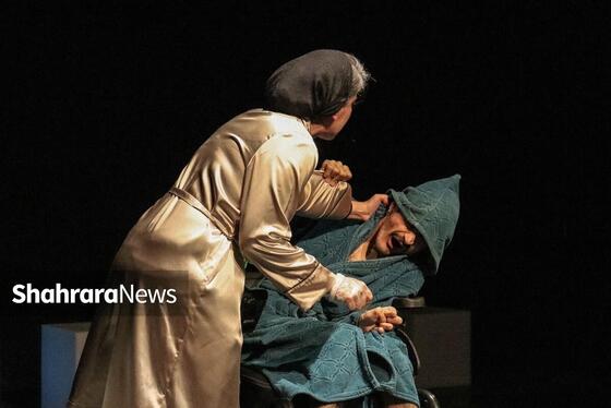 نگاهی به نمایش «کمپانی فیلم‌سازی آقای داتان» | جستجوی حقیقت در دنیای پیچیده ذهن انسان