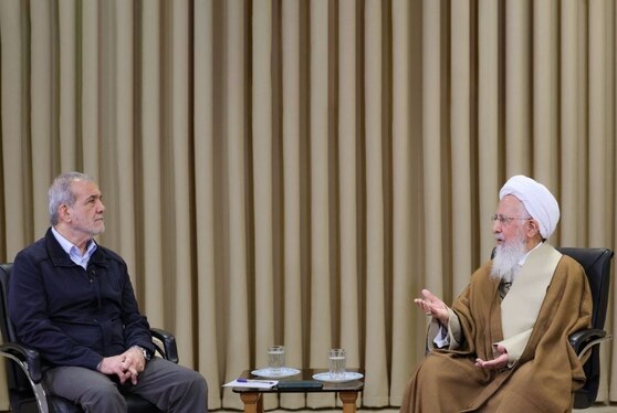 پزشکیان با آیت‌الله جوادی آملی دیدار کرد (۱۰ آبان ۱۴۰۳)