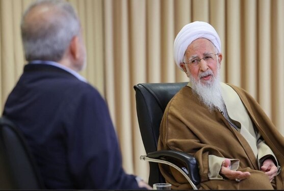 پزشکیان با آیت‌الله جوادی آملی دیدار کرد (۱۰ آبان ۱۴۰۳)