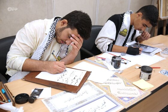 بازدید رهبر معظم انقلاب از نمایشگاه آثار هنرمندان نوجوان + عکس