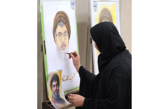 بازدید رهبر معظم انقلاب از نمایشگاه آثار هنرمندان نوجوان + عکس