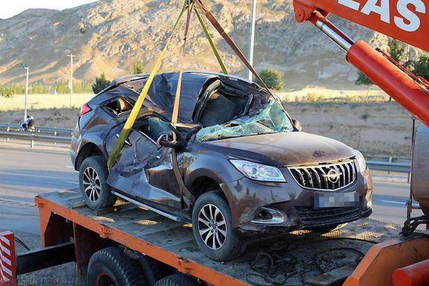 واژگونی تریلی بر روی خودروی هایما در مشهد+عکس