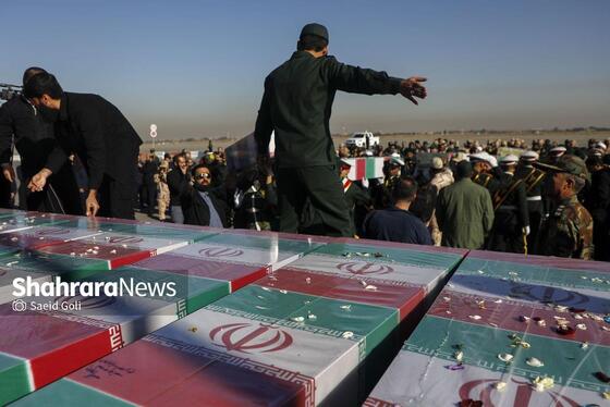 گزارش تصویری | مراسم استقبال از پیکر‌های مطهر ۱۴ شهید گمنام دفاع مقدس در مشهد (۶ آذر ۱۴۰۳)