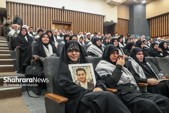 گزارش تصویری | بدرقه پیکر شهید گمنام دفاع مقدس در همایش سالیانه بسیجیان در مشهد