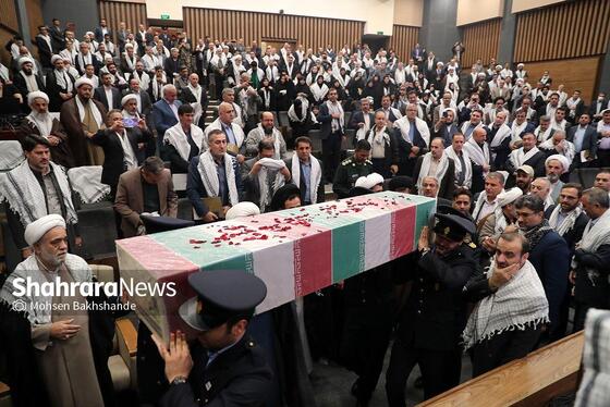 گزارش تصویری | بدرقه پیکر شهید گمنام دفاع مقدس در همایش سالیانه بسیجیان در مشهد