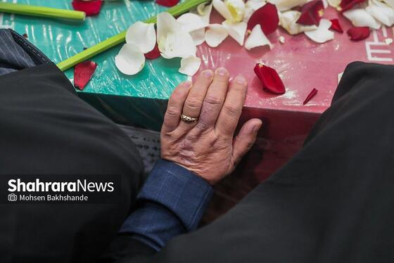 گزارش تصویری | بدرقه پیکر شهید گمنام دفاع مقدس در همایش سالیانه بسیجیان در مشهد