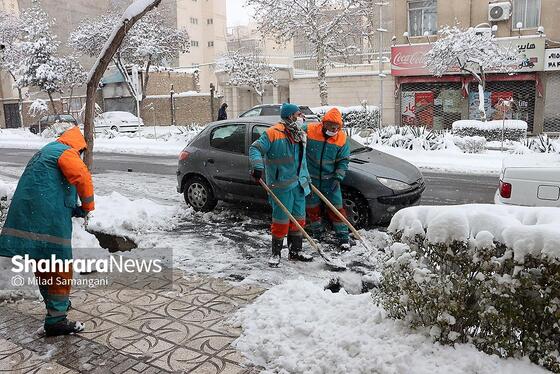 گزارش تصویری | خدمات دهی نیروهای شهرداری مشهد در روزهای برفی