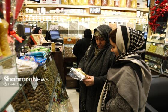 گزارش تصویری | حال و هوای بازار مشهد در آستانه شب یلدا