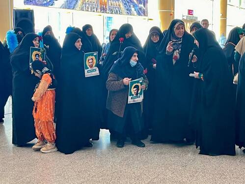 فرودگاه مشهد، میزبان ۱۱۰ بانوی نخبه در پروازی با کادر و خلبان زن | پرواز «ایران بانو» به مشهد آمد (۲ دی ۱۴۰۳) + عکس و فیلم