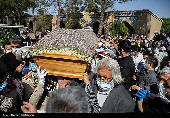 مراسم تشییع و خاکسپاری محمد علی کشاورز+ فیلم و تصاویر