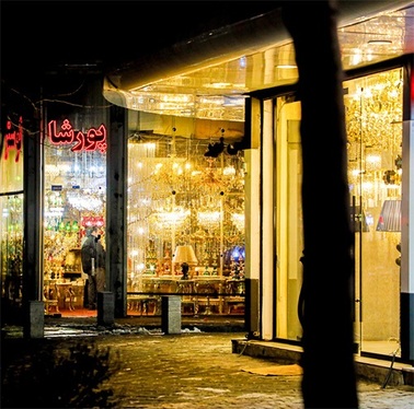 اسراف برق در سطح شهر مشهد در روزهای بحران ناترازی | لامپ اضافه خاموش!