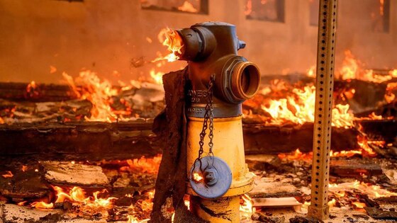 گزارش تصویری | جدیدترین تصاویر از آتش سوزی کالیفرنیا؛ «آتش لس‌آنجلسی»