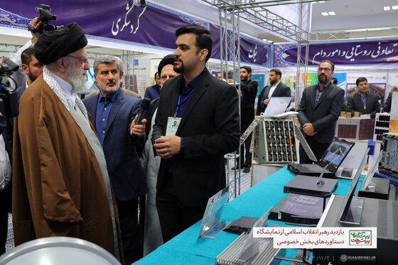 گزارش تصویری | بازدید رهبر معظم انقلاب اسلامی از نمایشگاه رویداد ملی «پیشگامان پیشرفت» (۲ بهمن ۱۴۰۳)