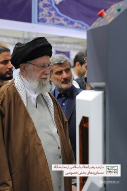 گزارش تصویری | بازدید رهبر معظم انقلاب اسلامی از نمایشگاه رویداد ملی «پیشگامان پیشرفت» (۲ بهمن ۱۴۰۳)
