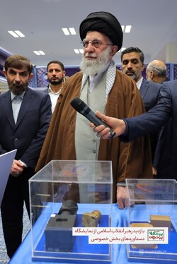 گزارش تصویری | بازدید رهبر معظم انقلاب اسلامی از نمایشگاه رویداد ملی «پیشگامان پیشرفت» (۲ بهمن ۱۴۰۳)