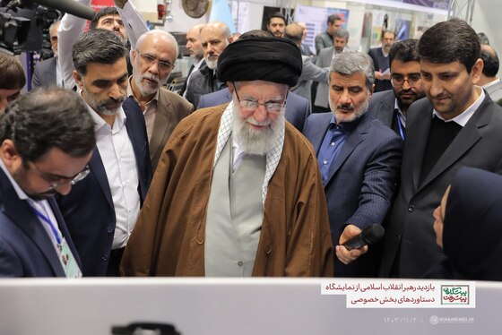 گزارش تصویری | بازدید رهبر معظم انقلاب اسلامی از نمایشگاه رویداد ملی «پیشگامان پیشرفت» (۲ بهمن ۱۴۰۳)