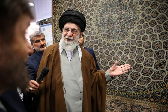 گزارش تصویری | بازدید رهبر معظم انقلاب اسلامی از نمایشگاه رویداد ملی «پیشگامان پیشرفت» (۲ بهمن ۱۴۰۳)