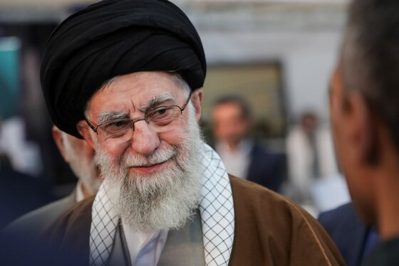 گزارش تصویری | بازدید رهبر معظم انقلاب اسلامی از نمایشگاه رویداد ملی «پیشگامان پیشرفت» (۲ بهمن ۱۴۰۳)