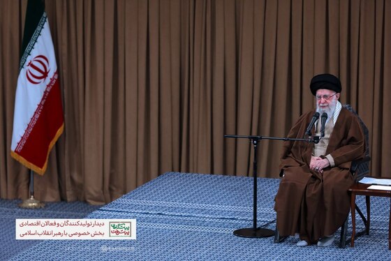 گزارش تصویری | دیدار جمعی از فعالان اقتصادی کشور با رهبر معظم انقلاب اسلامی (۳ بهمن ۱۴۰۳)
