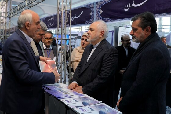 بازدید رئیس‌جمهور از نمایشگاه «پیشگامان پیشرفت» + عکس (۶ بهمن ۱۴۰۳)