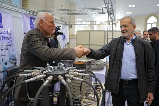 بازدید رئیس‌جمهور از نمایشگاه «پیشگامان پیشرفت» + عکس (۶ بهمن ۱۴۰۳)