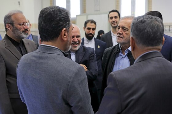 بازدید رئیس‌جمهور از نمایشگاه «پیشگامان پیشرفت» + عکس (۶ بهمن ۱۴۰۳)