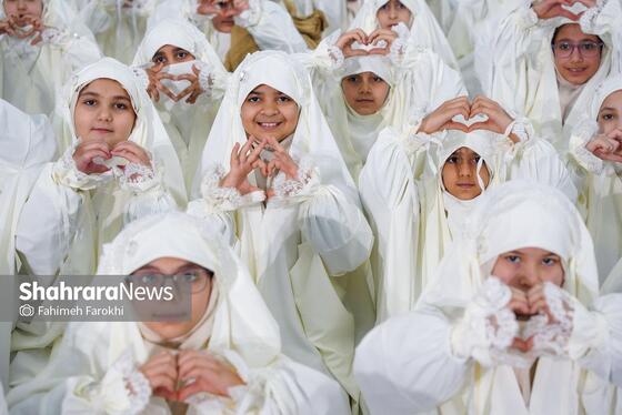 گزارش تصویری | جشن تکلیف دانش آموزان دختر مدارس غیر دولتی در حرم مطهر رضوی