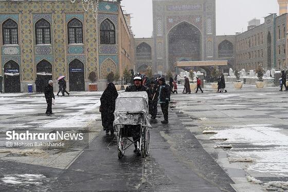 گزارش تصویری | یک روز برفی در حرم مطهر امام رضا(ع) - ۲۱ بهمن ۱۴۰۳