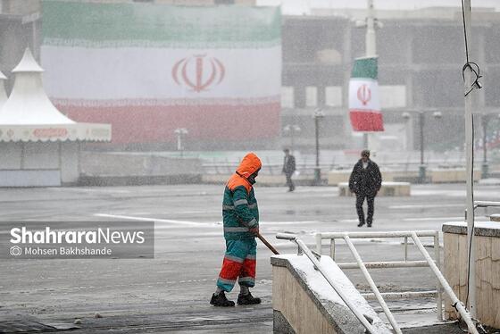 گزارش تصویری | خدمات دهی نیروهای شهرداری مشهد در روزهای برفی
