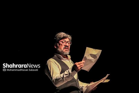 گزارش تصویری | نمایش «مردی مقابل فرزندانش»
