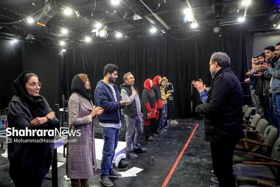 گزارش تصویری | نمایش «مردی مقابل فرزندانش»