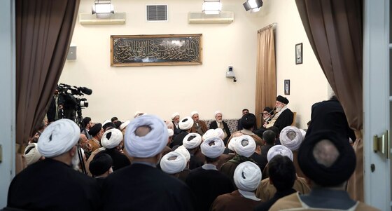 رهبر معظم انقلاب در دیدار دست‌اندرکاران همایش بین‌المللی تسنیم: حوزه علمیه وام‌دار آیت‌الله جوادی آملی است | تفسیر تسنیم کاری بزرگ و از افتخارات شیعه و حوزه است + فیلم و تصاویر