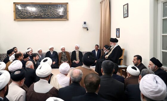 رهبر معظم انقلاب در دیدار دست‌اندرکاران همایش بین‌المللی تسنیم: حوزه علمیه وام‌دار آیت‌الله جوادی آملی است | تفسیر تسنیم کاری بزرگ و از افتخارات شیعه و حوزه است + فیلم و تصاویر