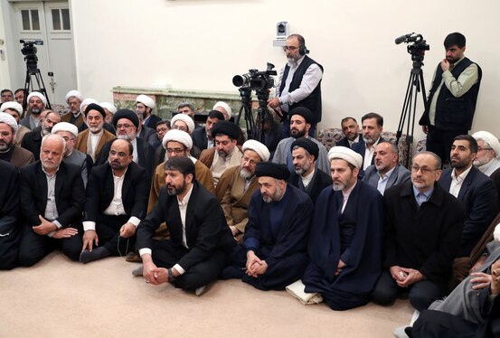 رهبر معظم انقلاب در دیدار دست‌اندرکاران همایش بین‌المللی تسنیم: حوزه علمیه وام‌دار آیت‌الله جوادی آملی است | تفسیر تسنیم کاری بزرگ و از افتخارات شیعه و حوزه است + فیلم و تصاویر