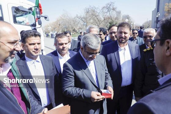 گزارش تصویری | آیین رونمایی و تحویل ۴۲ دستگاه خودروی سنگین خدمات عمومی به شهرداری‌های خراسان رضوی