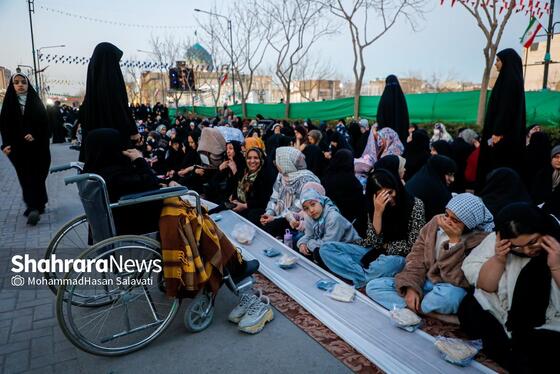 گزارش تصویری | بزرگ‌ترین سفره افطار جهان اسلام در جوار حرم مطهر امام‌رضا(ع)