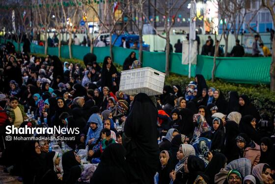 گزارش تصویری | بزرگ‌ترین سفره افطار جهان اسلام در جوار حرم مطهر امام‌رضا(ع)