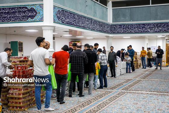 گزارش تصویری | تهیه ۱۰۰۰ بسته معیشتی برای ۱۰۰۰ خانواده نیازمند مشهدی