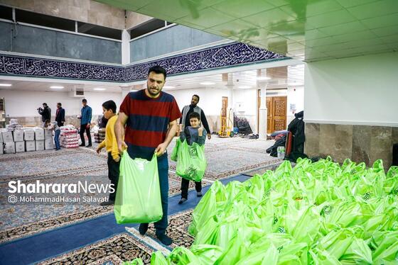 گزارش تصویری | تهیه ۱۰۰۰ بسته معیشتی برای ۱۰۰۰ خانواده نیازمند مشهدی