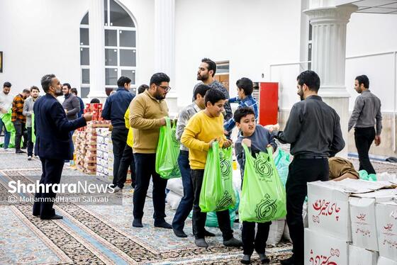 گزارش تصویری | تهیه ۱۰۰۰ بسته معیشتی برای ۱۰۰۰ خانواده نیازمند مشهدی