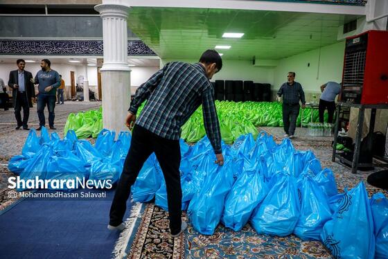 گزارش تصویری | تهیه ۱۰۰۰ بسته معیشتی برای ۱۰۰۰ خانواده نیازمند مشهدی