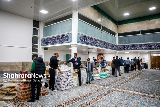 گزارش تصویری | تهیه ۱۰۰۰ بسته معیشتی برای ۱۰۰۰ خانواده نیازمند مشهدی