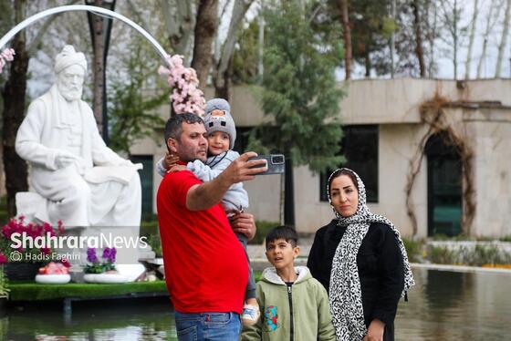 گزارش تصویری | گردشگران نوروزی در آرامگاه فردوسی