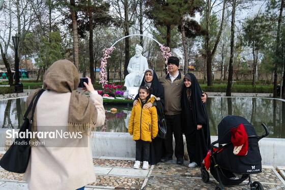 گزارش تصویری | گردشگران نوروزی در آرامگاه فردوسی