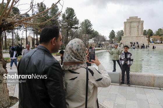 گزارش تصویری | گردشگران نوروزی در آرامگاه فردوسی
