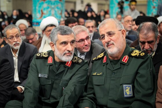 رهبر معظم انقلاب: اتحاد دنیای اسلام، تنها راه ایستادگی در مقابل باج‌طلبی قدرت‌های بزرگ است