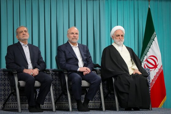 رهبر معظم انقلاب: اتحاد دنیای اسلام، تنها راه ایستادگی در مقابل باج‌طلبی قدرت‌های بزرگ است